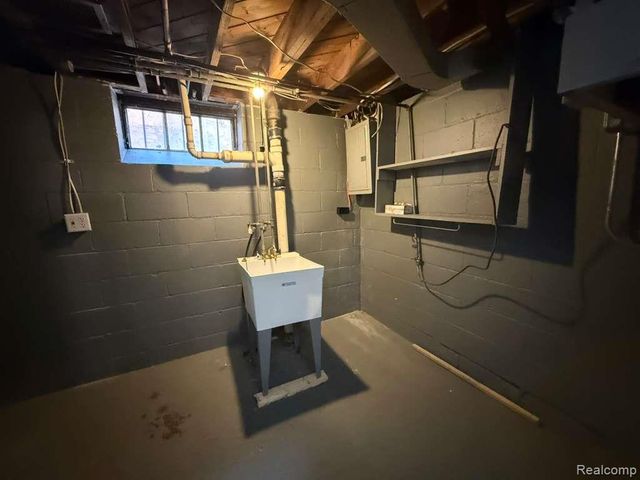 9747 Somerset Avenue, Detroit, MI 48224