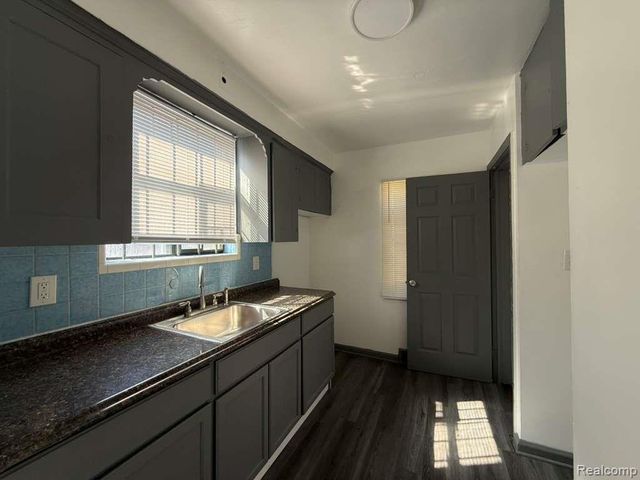 9747 Somerset Avenue, Detroit, MI 48224