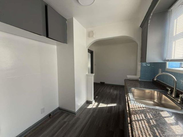 9747 Somerset Avenue, Detroit, MI 48224