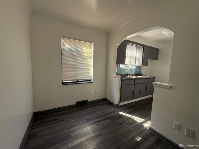 9747 Somerset Avenue, Detroit, MI 48224