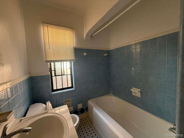 9747 Somerset Avenue, Detroit, MI 48224