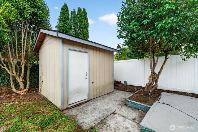 11618 Roseberg Avenue S, Seattle, WA 98168