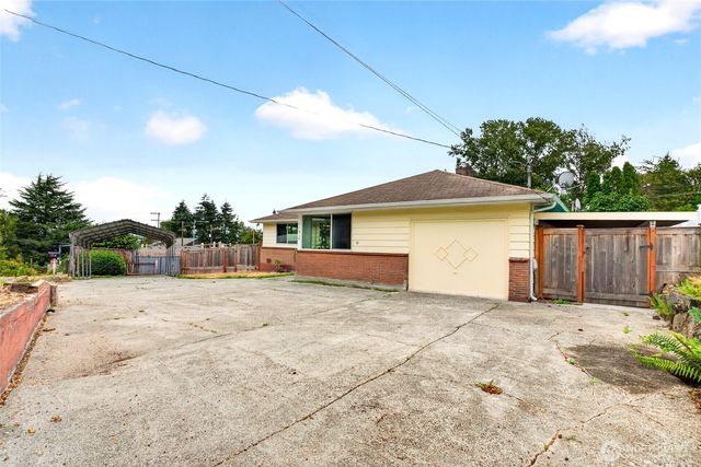 11618 Roseberg Avenue S, Seattle, WA 98168
