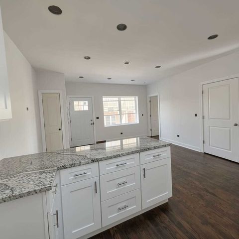 3726 N Racine Avenue CH, Chicago, IL 60613