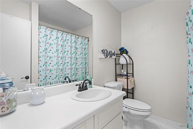 4119 Lakepoint Dr, Tuscaloosa, AL 35405