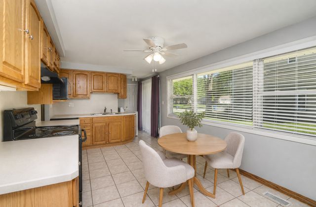 930 Sharon Lane, Schaumburg, IL 60193