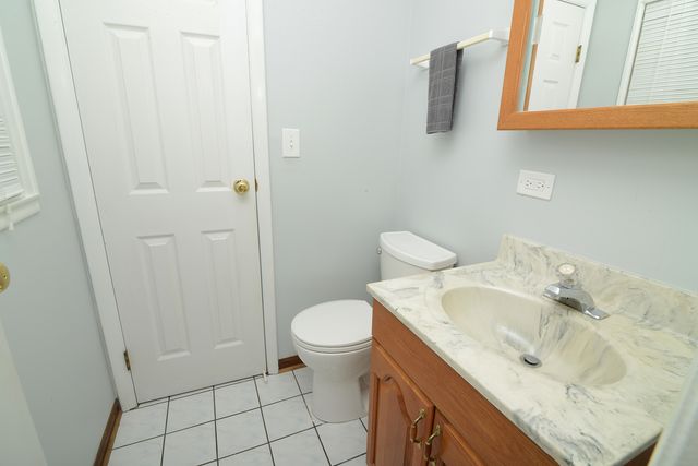 930 Sharon Lane, Schaumburg, IL 60193