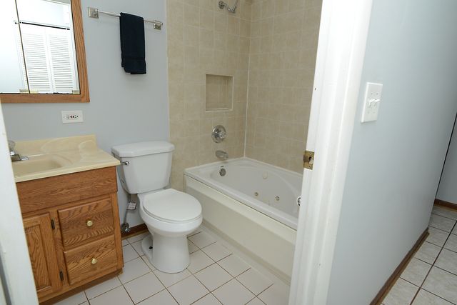 930 Sharon Lane, Schaumburg, IL 60193