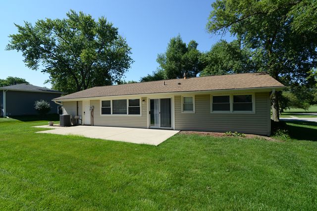 930 Sharon Lane, Schaumburg, IL 60193