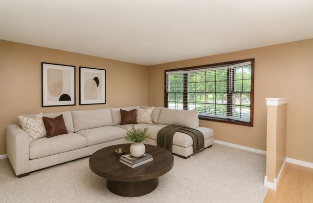930 Sharon Lane, Schaumburg, IL 60193
