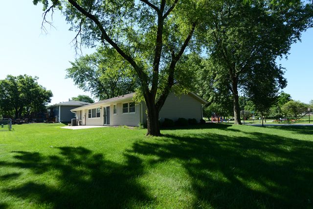 930 Sharon Lane, Schaumburg, IL 60193