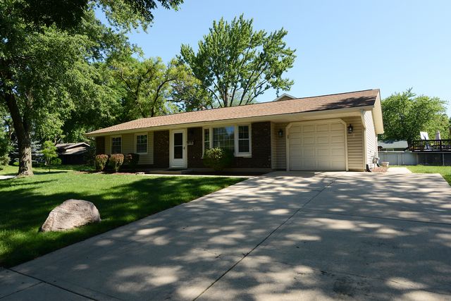930 Sharon Lane, Schaumburg, IL 60193