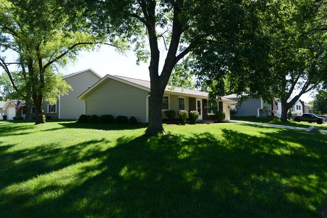 930 Sharon Lane, Schaumburg, IL 60193