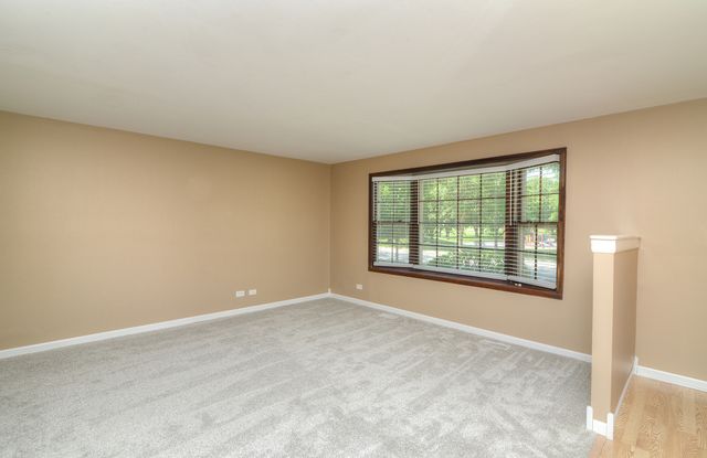 930 Sharon Lane, Schaumburg, IL 60193