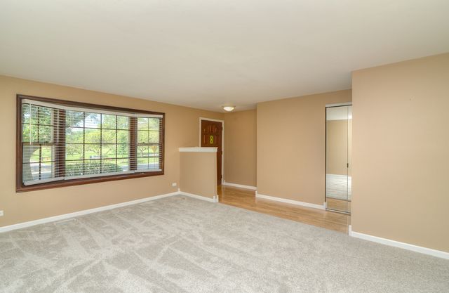 930 Sharon Lane, Schaumburg, IL 60193