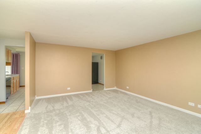 930 Sharon Lane, Schaumburg, IL 60193