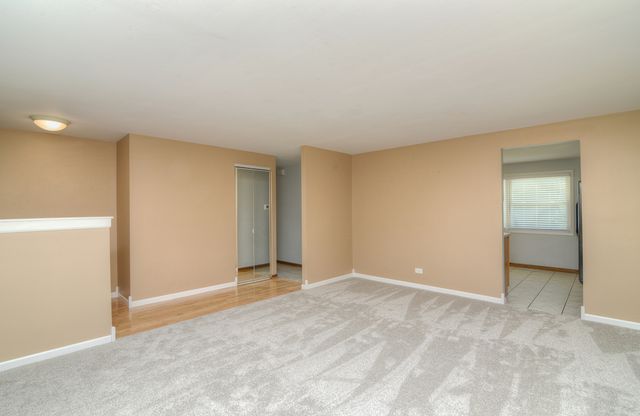 930 Sharon Lane, Schaumburg, IL 60193