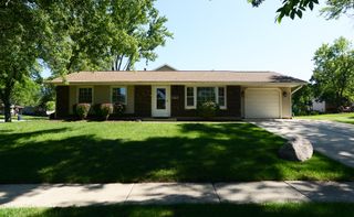 930 Sharon Lane, Schaumburg, IL 60193