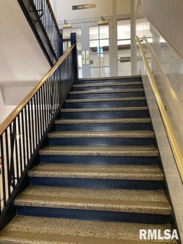 2117 State St Ste 100, Bettendorf, IA 52722