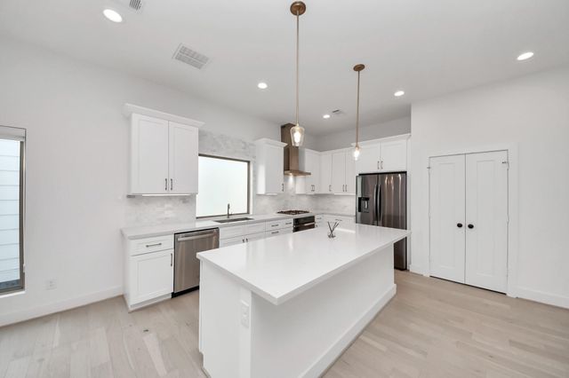 615 Oakley Street, Houston, TX 77006