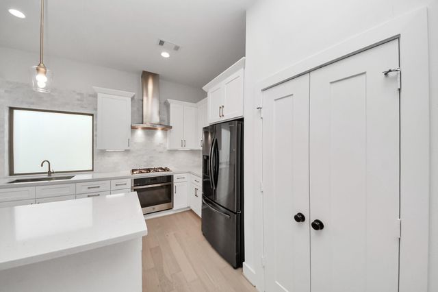 615 Oakley Street, Houston, TX 77006