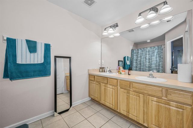 8414 SANDY BEACH STREET, Tampa, FL 33634