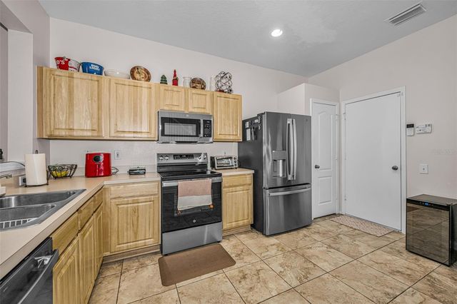 8414 SANDY BEACH STREET, Tampa, FL 33634