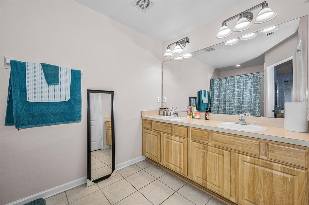 Image 16 of property listing at 8414 SANDY BEACH STREET, Tampa, FL 33634