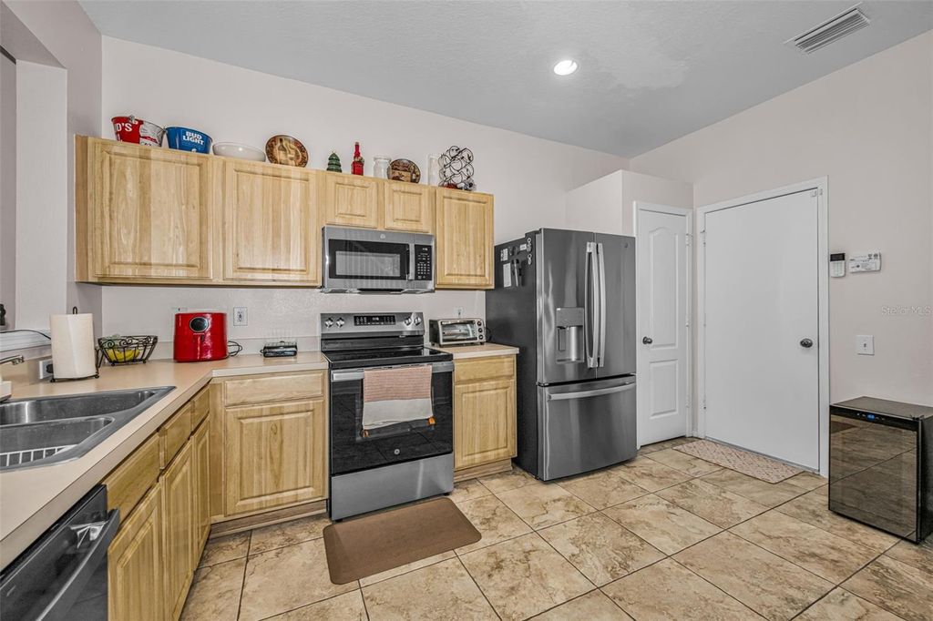 Image 10 of property listing at 8414 SANDY BEACH STREET, Tampa, FL 33634
