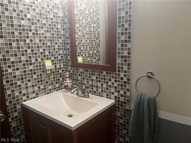 5553 Windrush Court, Parma, OH 44134