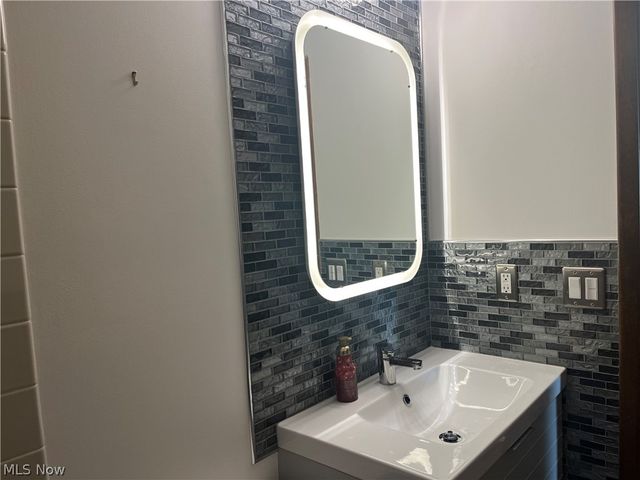 5553 Windrush Court, Parma, OH 44134