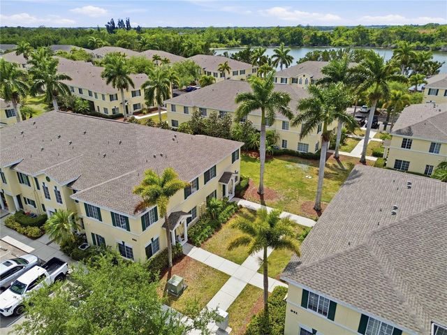 335 CAPE HARBOUR LOOP 108, Bradenton, FL 34212