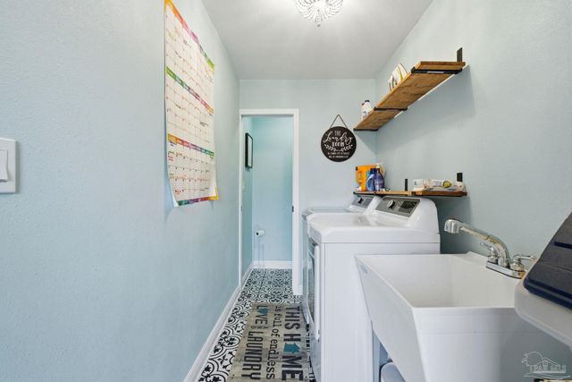 690 Cooley Rd, Cantonment, FL 32533