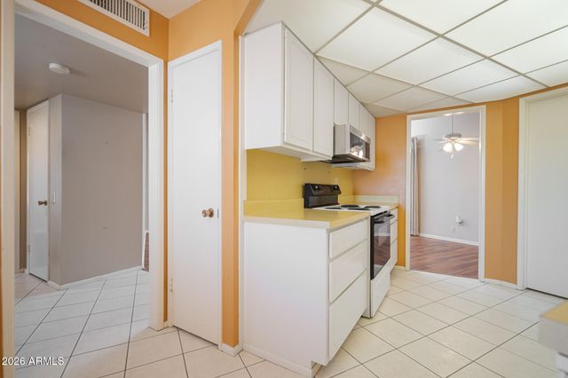 10874 W COGGINS Drive, Sun City, AZ 85351
