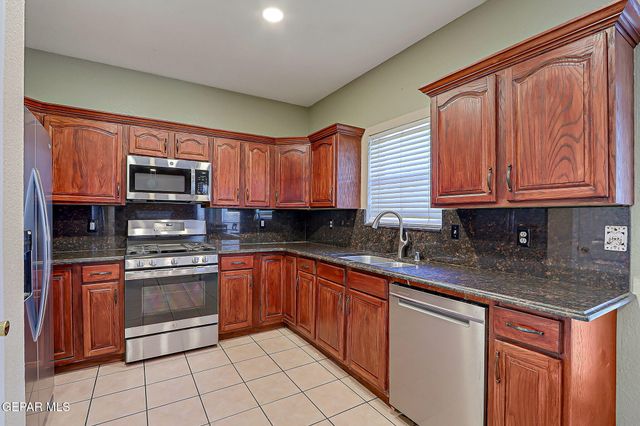 7121 LUZ DE ESPEJO Drive, El Paso, TX 79912