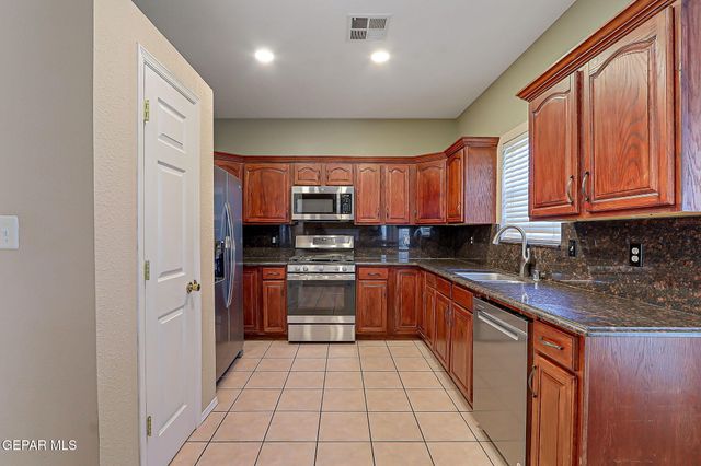 7121 LUZ DE ESPEJO Drive, El Paso, TX 79912
