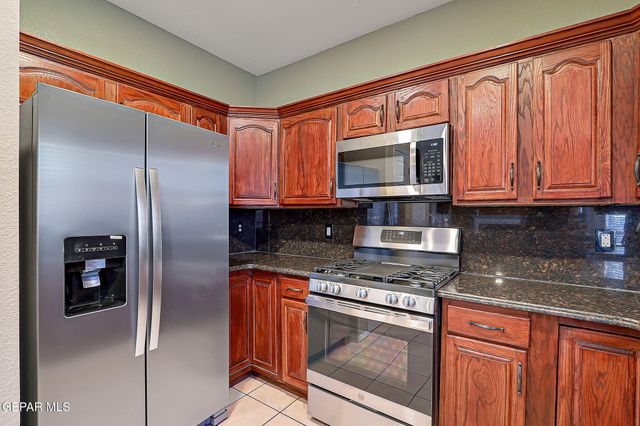7121 LUZ DE ESPEJO Drive, El Paso, TX 79912