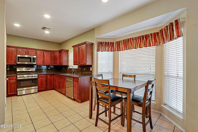7121 LUZ DE ESPEJO Drive, El Paso, TX 79912
