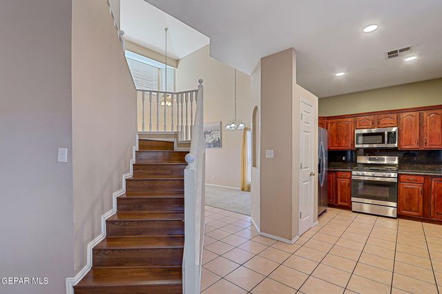 7121 LUZ DE ESPEJO Drive, El Paso, TX 79912