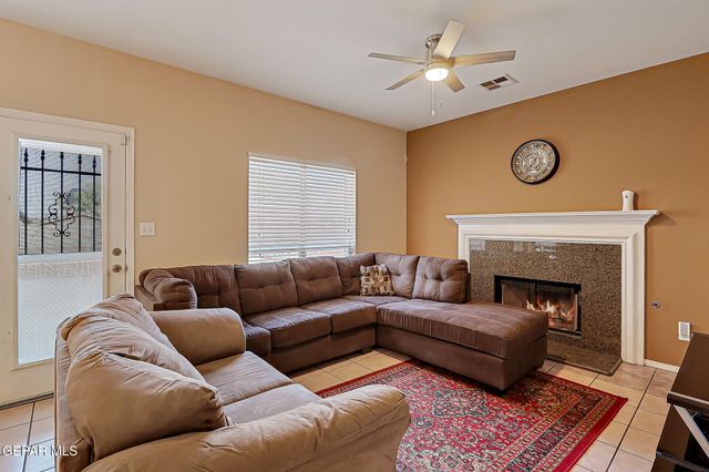 7121 LUZ DE ESPEJO Drive, El Paso, TX 79912