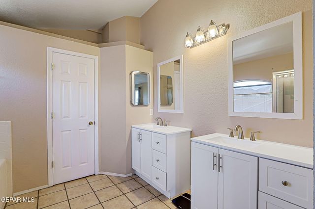 7121 LUZ DE ESPEJO Drive, El Paso, TX 79912