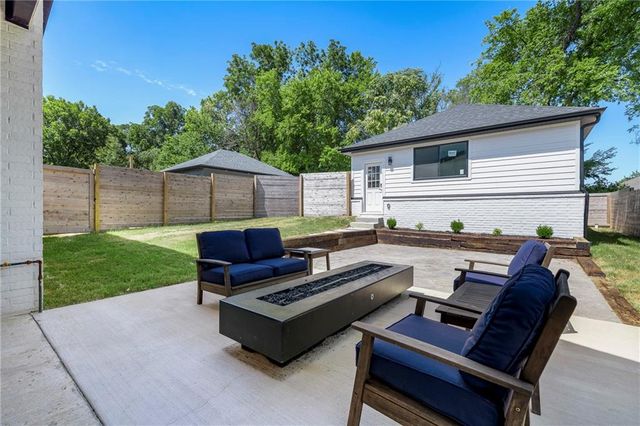 1259 NE Fillmore Street, Bentonville, AR 72712