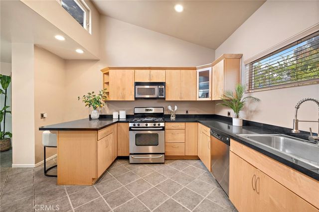 10540 W Olympic Boulevard, Los Angeles, CA 90064