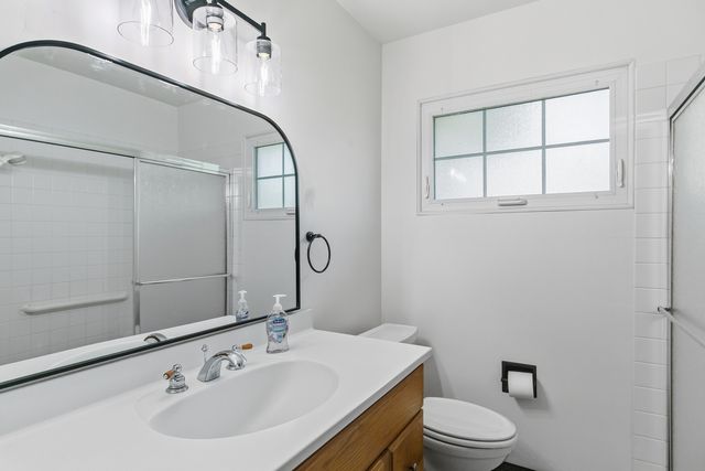2222 Hillandale Road, Davenport, IA 52804