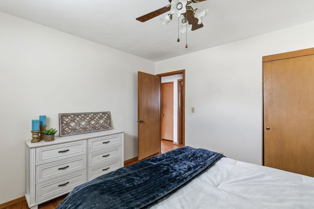 2222 Hillandale Road, Davenport, IA 52804