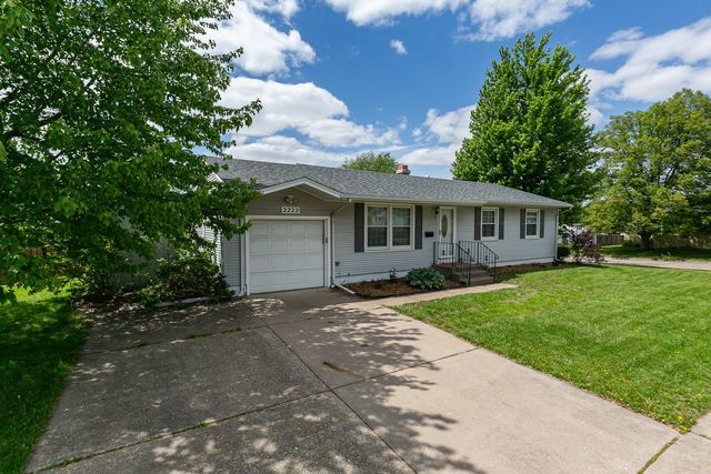 2222 Hillandale Road, Davenport, IA 52804