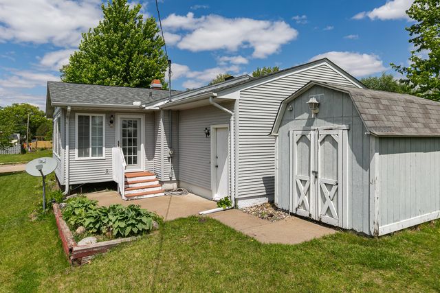 2222 Hillandale Road, Davenport, IA 52804