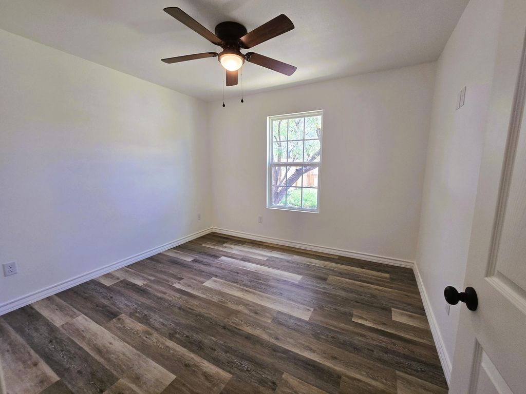 Image 11 of property listing at 434 E 45th Street, San Angelo, TX 76903