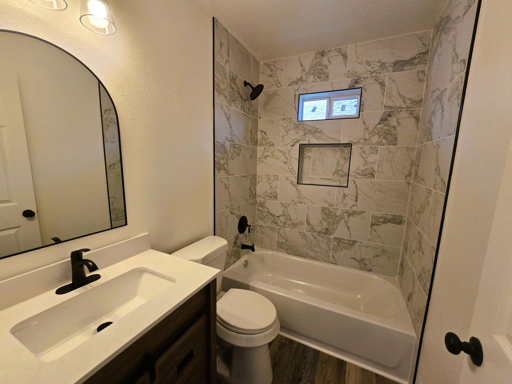 Image 13 of property listing at 434 E 45th Street, San Angelo, TX 76903