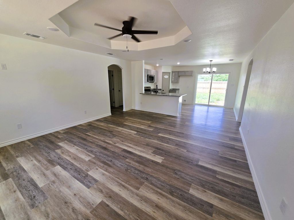 Image 3 of property listing at 434 E 45th Street, San Angelo, TX 76903